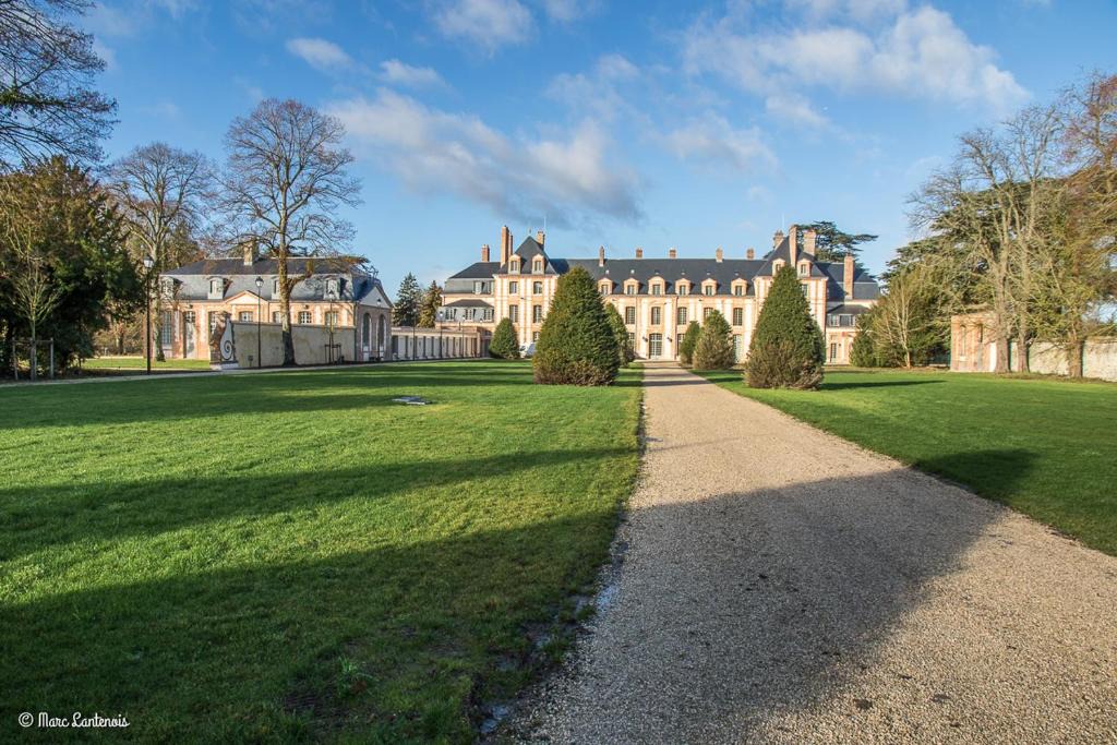 Abondant Apartment | Exceptionnel Château près de Paris
