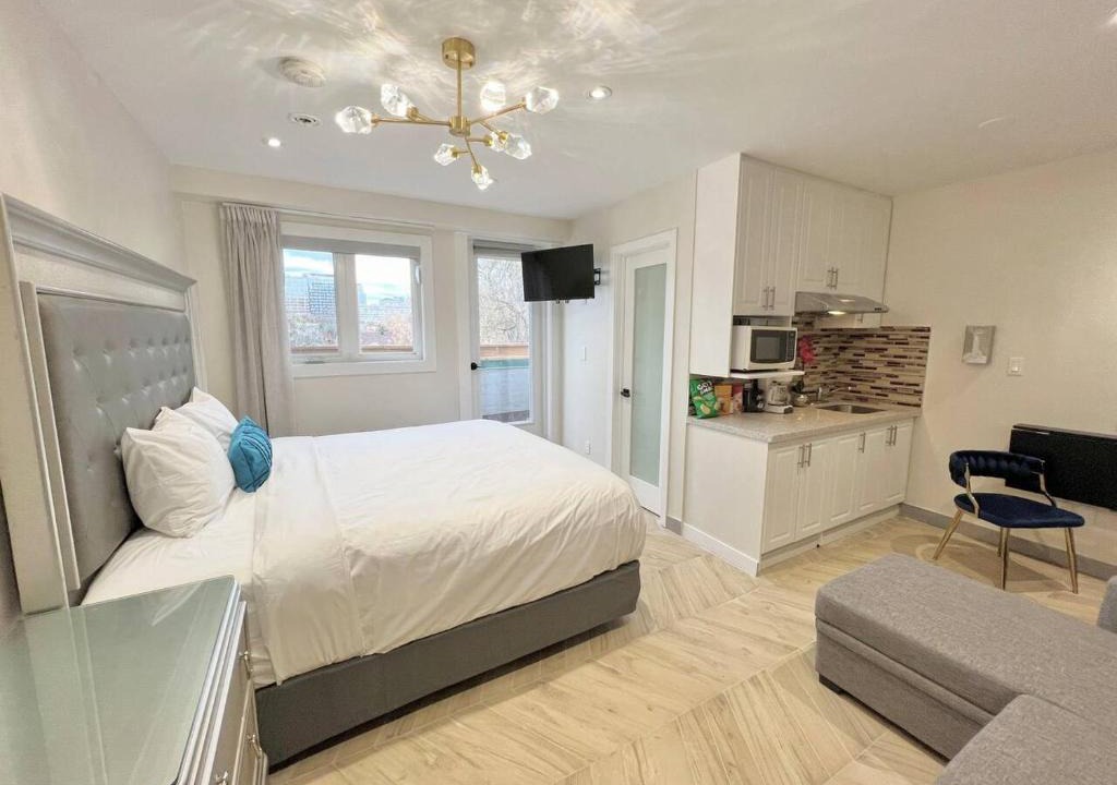 Kensington Market Hotel | Executive 1 King Bed with Kitchenette