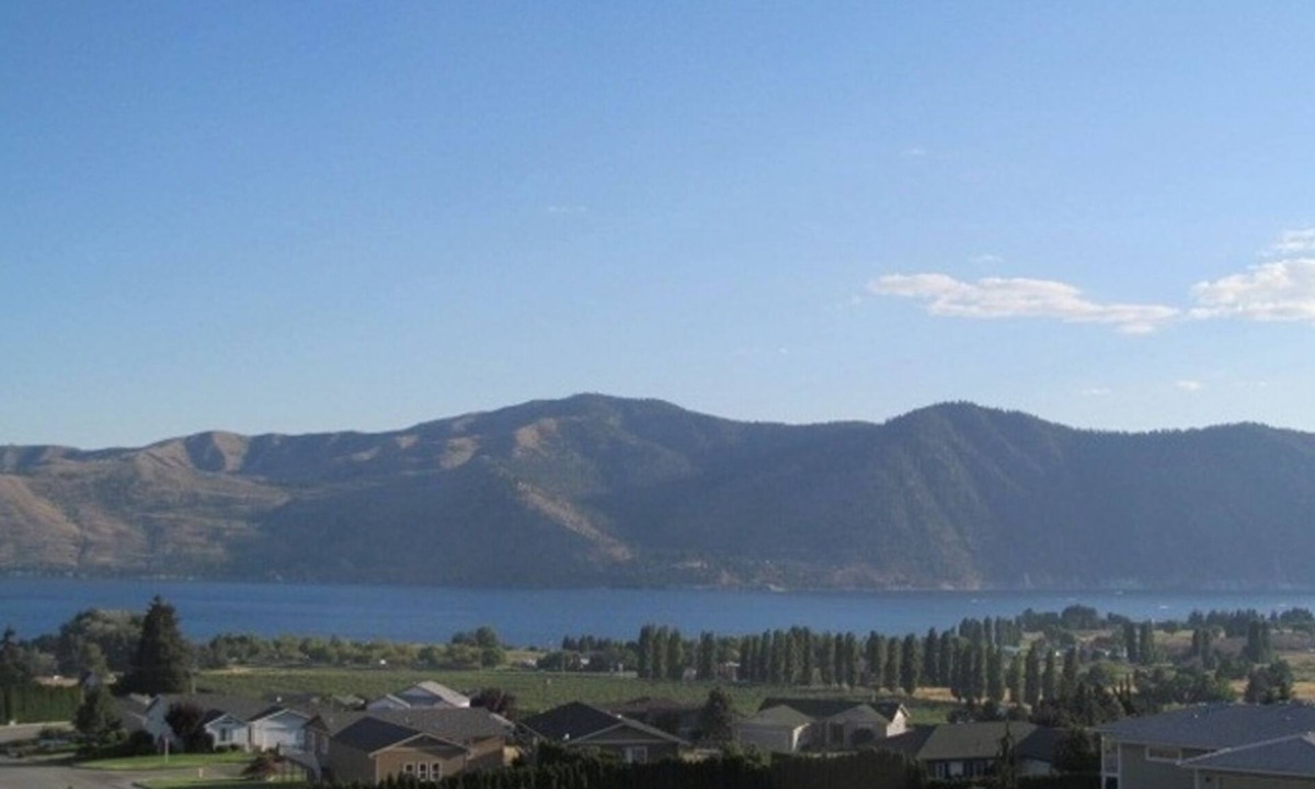 Manson House | Expansive views, hot tub, & kid friendly! Perfect for multiple families!