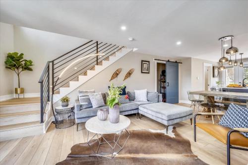 Dunkin Hill House | Experience breathtaking mountain views at Tenmile Viewhouse
