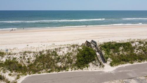 Ocean City Beach House | Experience ocean views in this 3-bedroom Beachside Bungalow in North Topsail Beach
