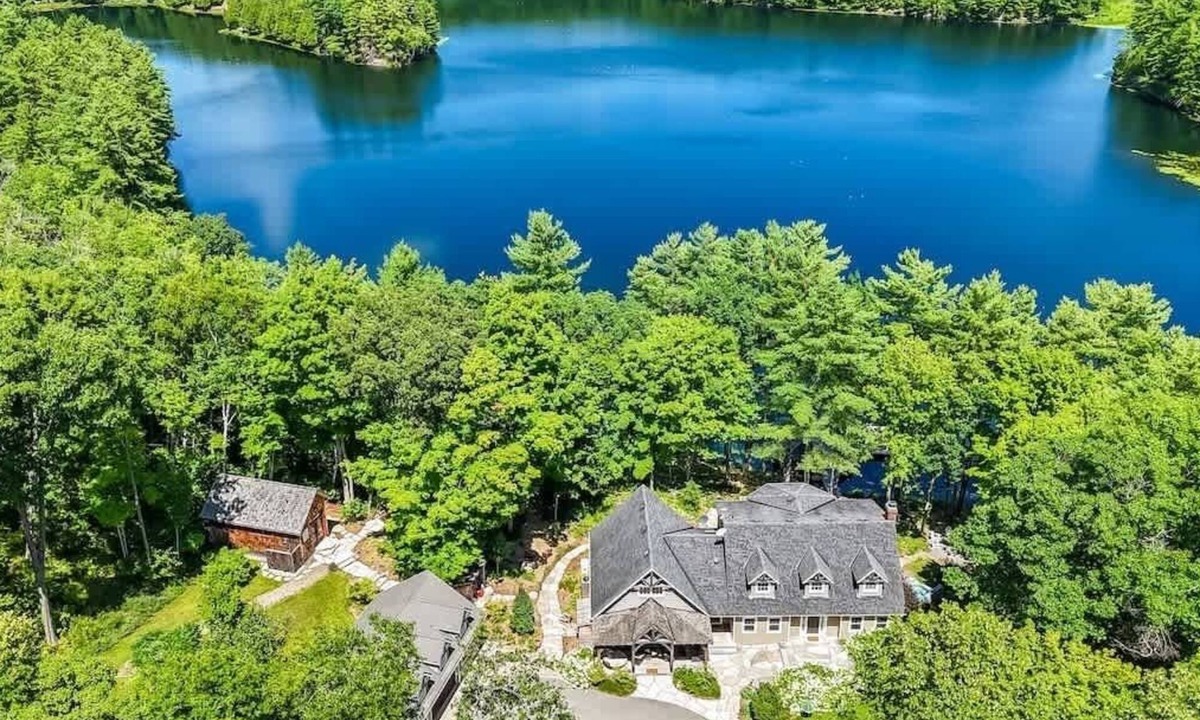 Frontenac House | Extensive private luxury property - sleeps 25!