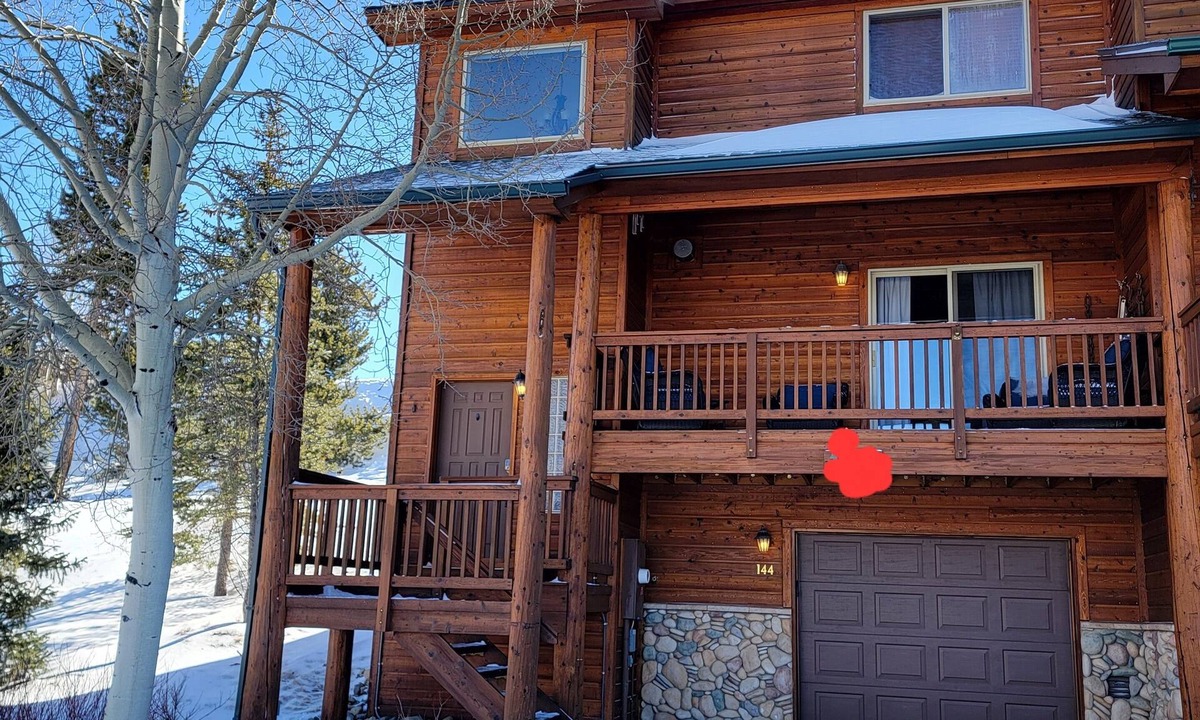 Dillon House | Family friendly 2 bedroom PLUS den! 15m walk to Dillon Amphitheater! 2 Hot tubs!