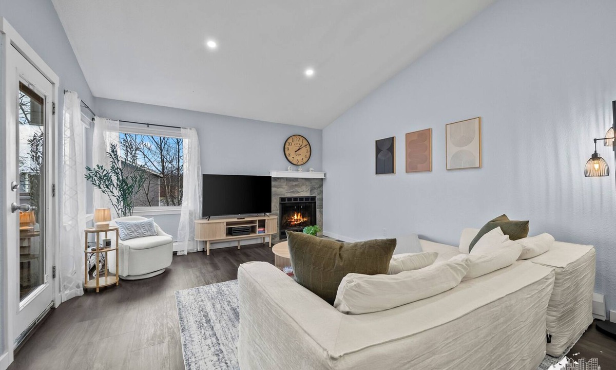 Sand Lake Apartment | Family-friendly, Mountain Views, Cozy 2-bedroom apartment in Anchorage