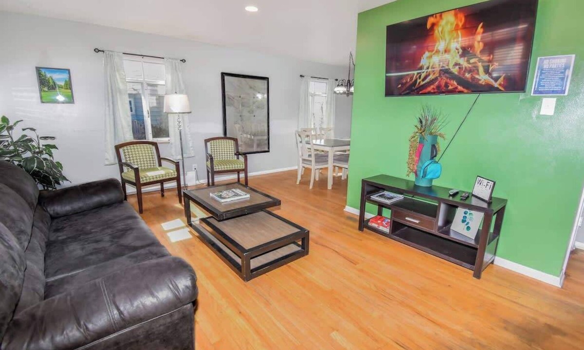 Southeast House | Family Home with Large Yard & Golf Theme Near Rail