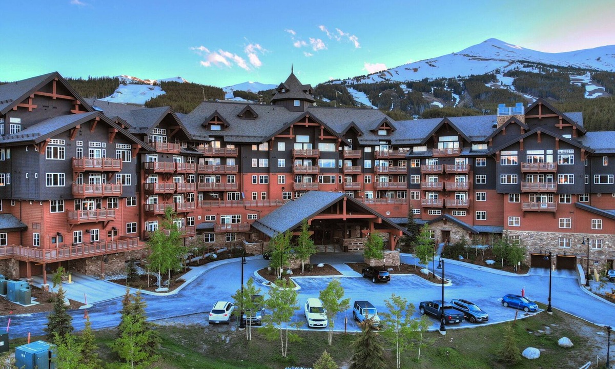 Peak 8 Condo | Fantastic 2 bedroom Ski In/Ski Out Condo. Summer unit with rare A/C