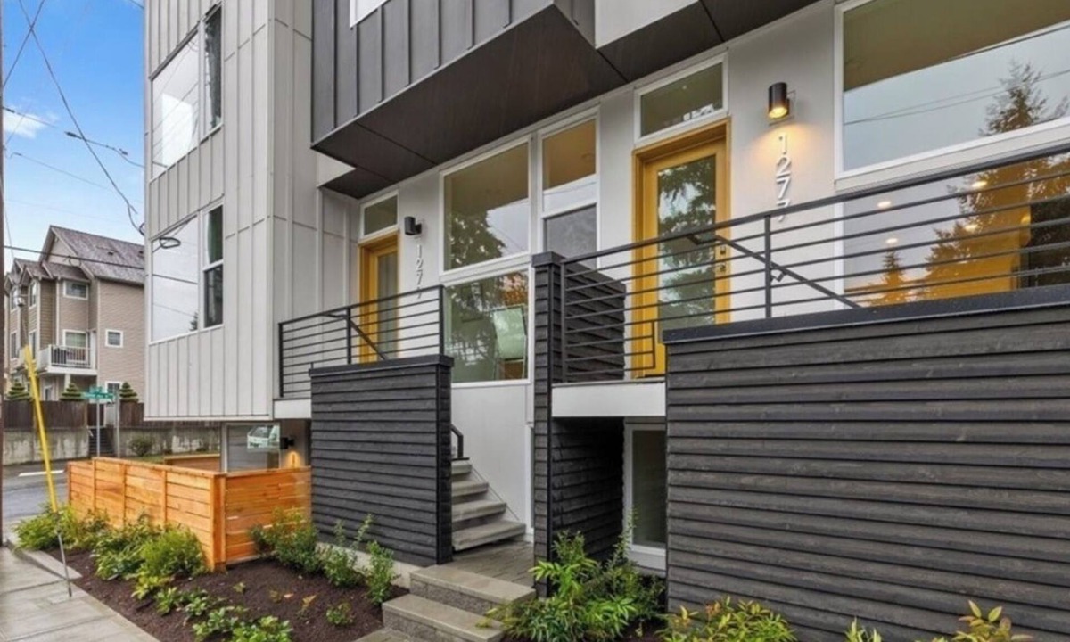 Haller Lake House | ⚽MAJOR INTERNATIONAL SPORTING EVENT Ready Marvelous 2.5-bedroom townhome close to LightRail. ⚽️ Entire Space ⚽️