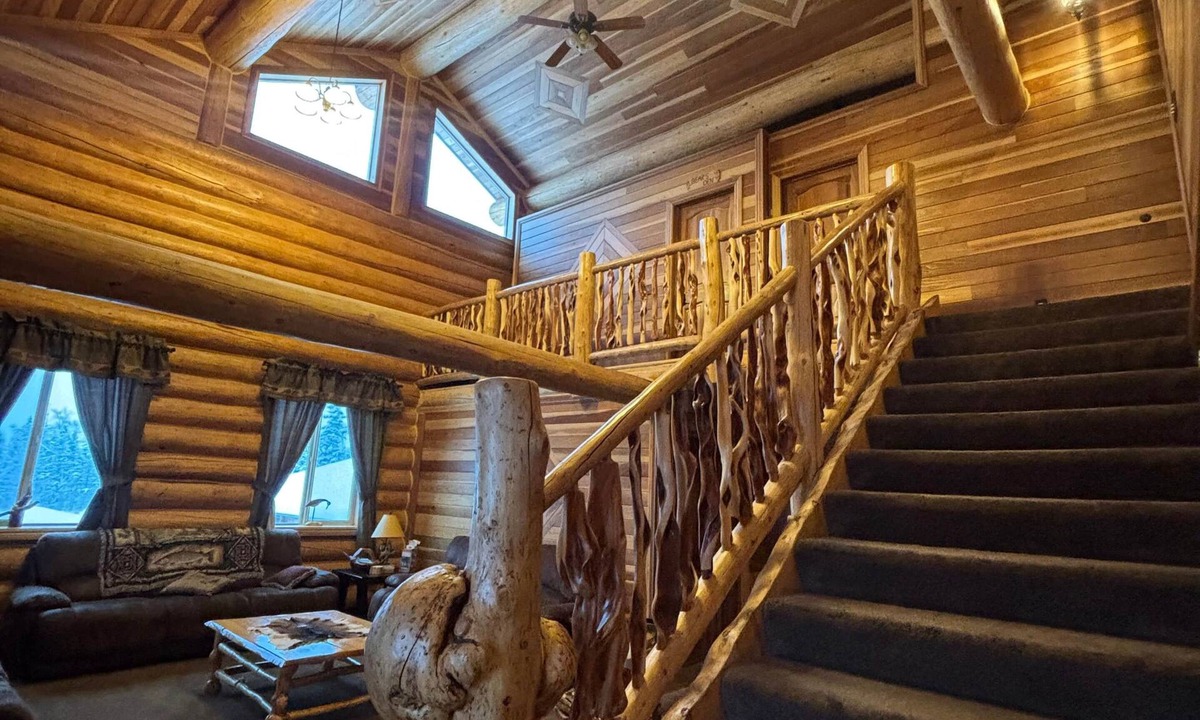 Palmer Bed & Breakfast | Forest Nap Room @ Alaska Knotty Pine B&B ~ Queen Bed, Private Bathroom