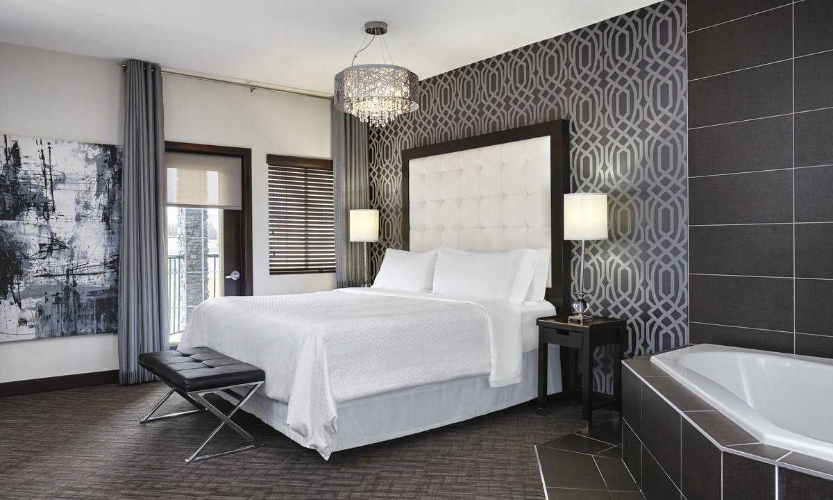 Northwest Calgary Hotel | Four Points by Sheraton Hotel & Suites Calgary West