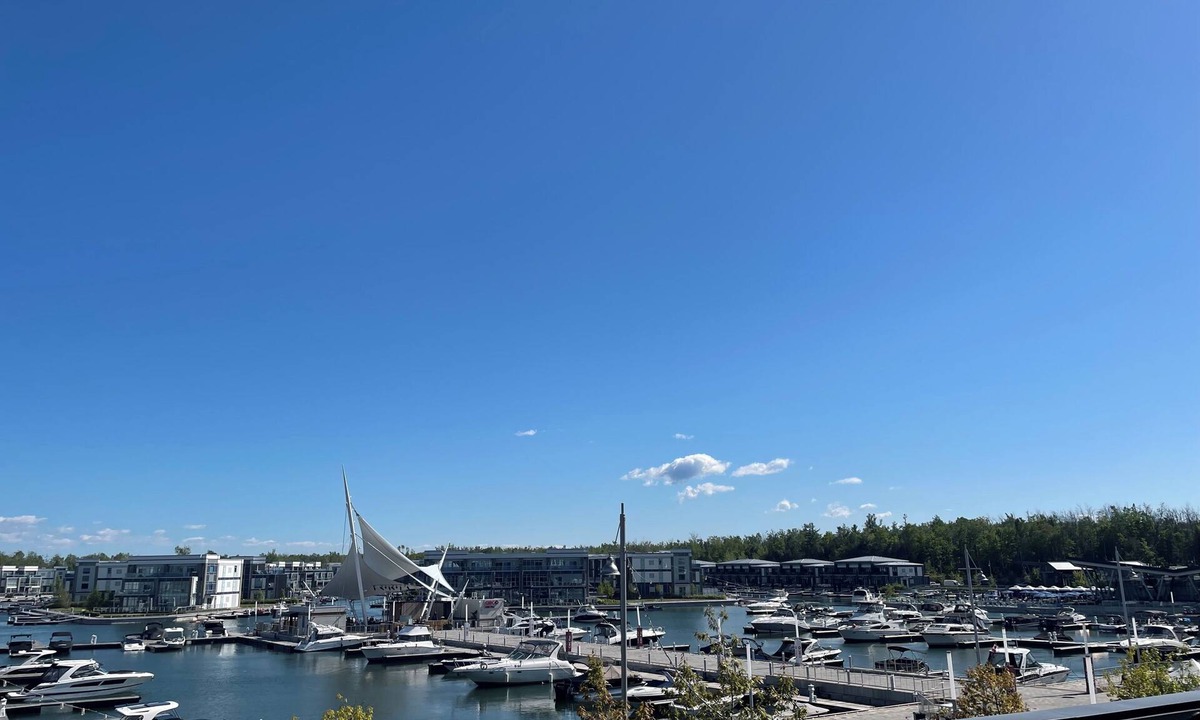 Innisfil Apartment | FRIDAY HARBOUR WATERFRONT CHIC GETAWAY