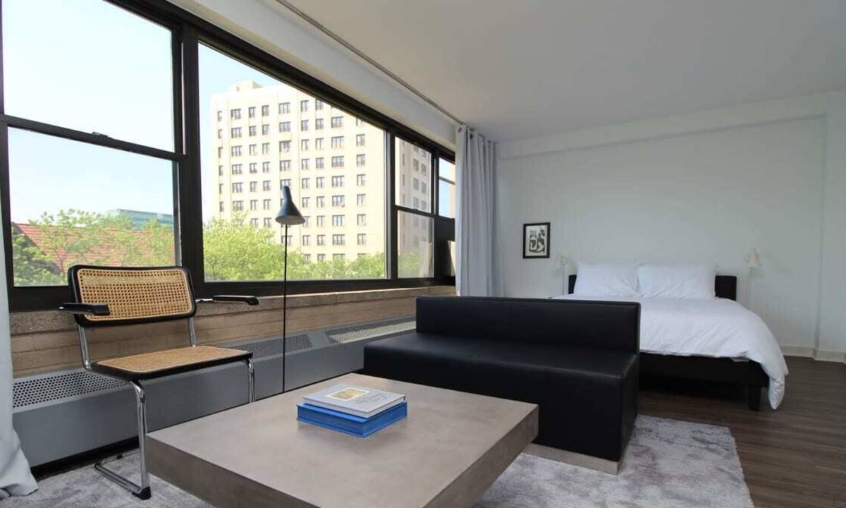 Indian Village Apartment | Frontdesk | First-Class Studio Apt in Hyde Park