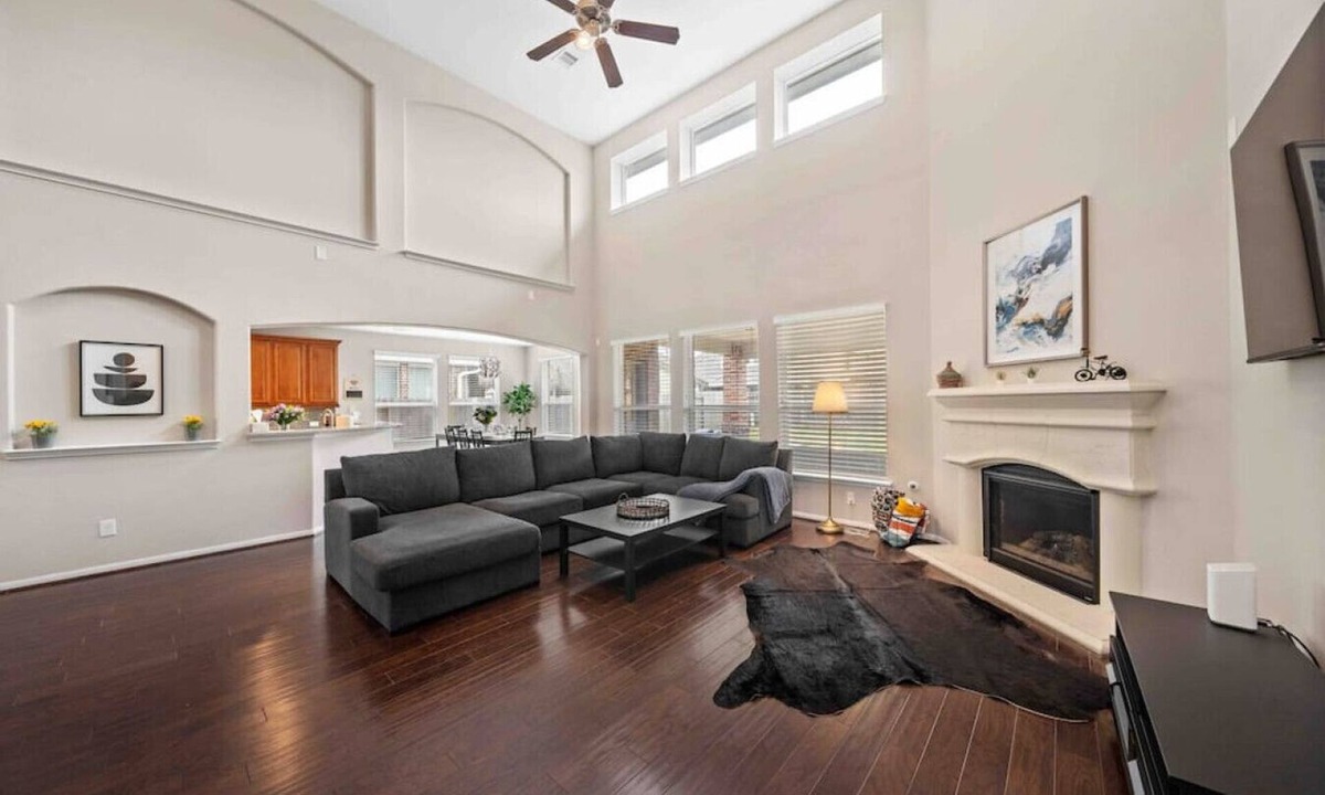 Deer Park House | Fun Getaway 20mins to NASA with Game Room and BBQ