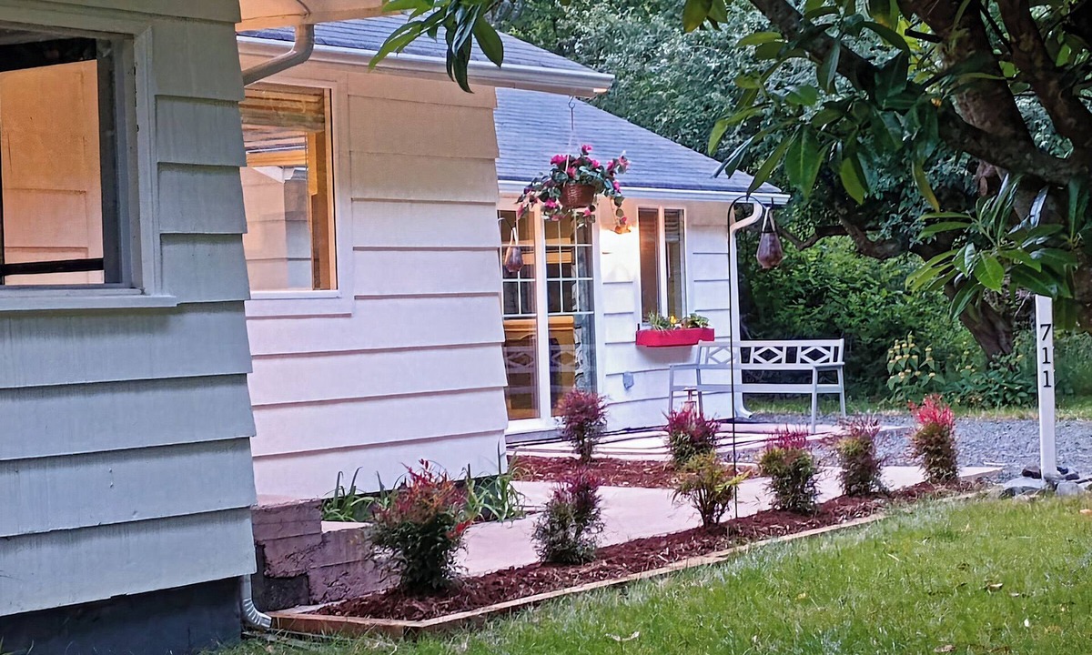Westport House | Giant Bigfoot! 4BR Fishing/Surfing/Family Retreat | Pets OK