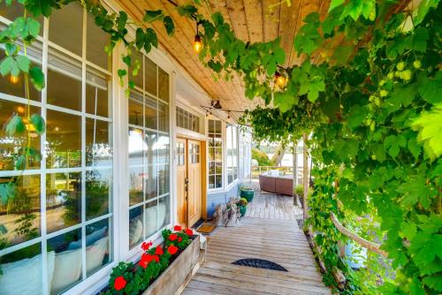 Gig Harbor House | Gig Harbor House w/Private Beach + Views!
