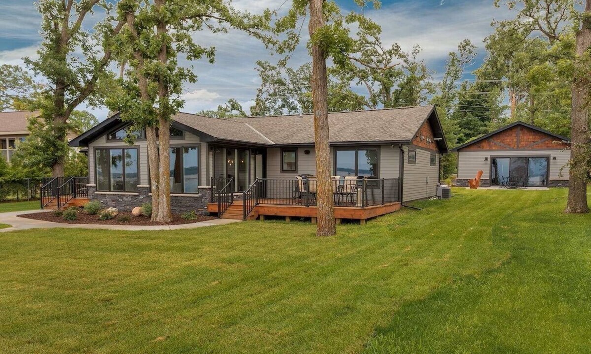 Nisswa Cabin | Gull Lake Cabin + Bunkhouse with Sandy Beach & Pontoon/Jet Ski availability!