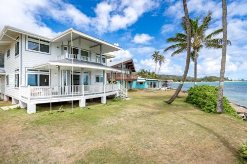 Punaluu House | Hale Kahakai - Oceanfront Retreat - Direct Beach Access