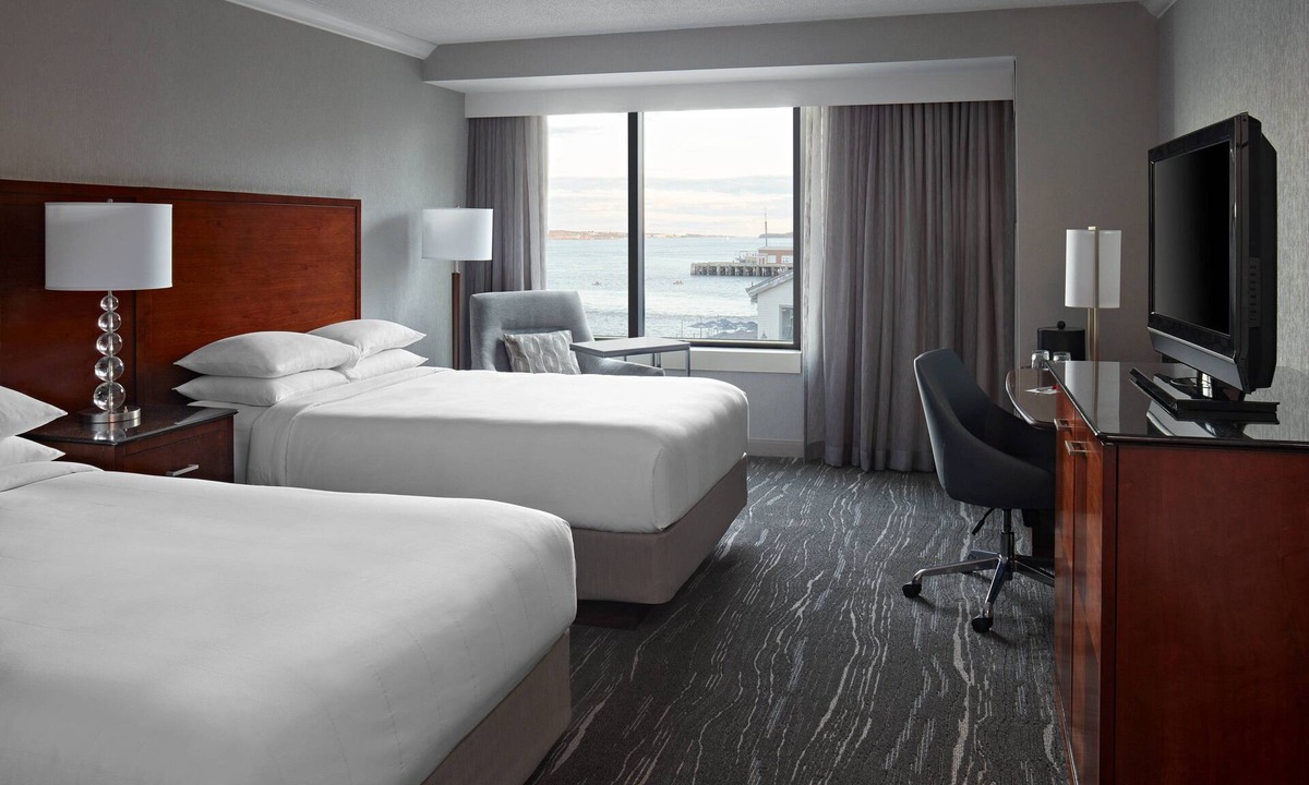 Downtown Halifax Hotel | Halifax Marriott Harbourfront Hotel