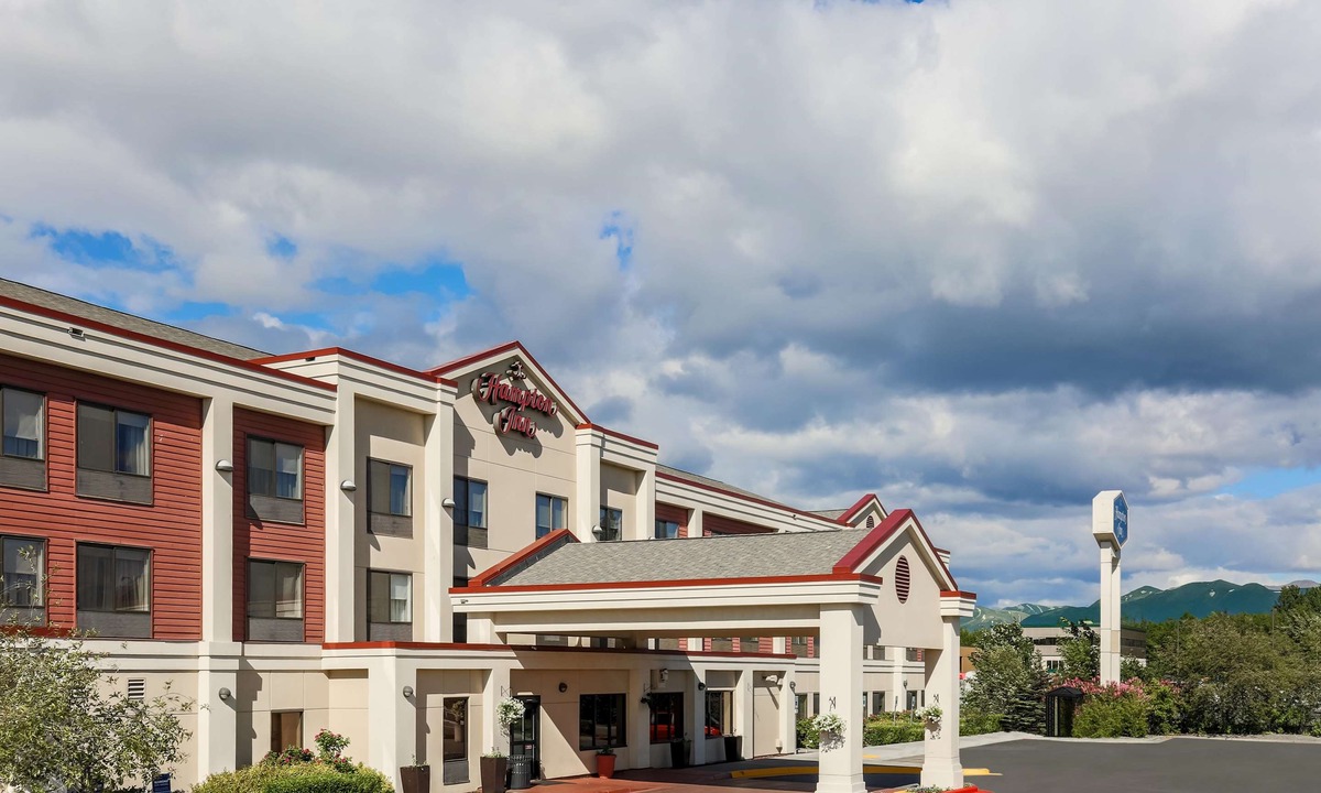 Midtown Anchorage Hotel | Hampton Inn Anchorage