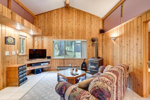 Harrison House | Harrison Cabin w/Fire Pit & Elbow Lake Access!