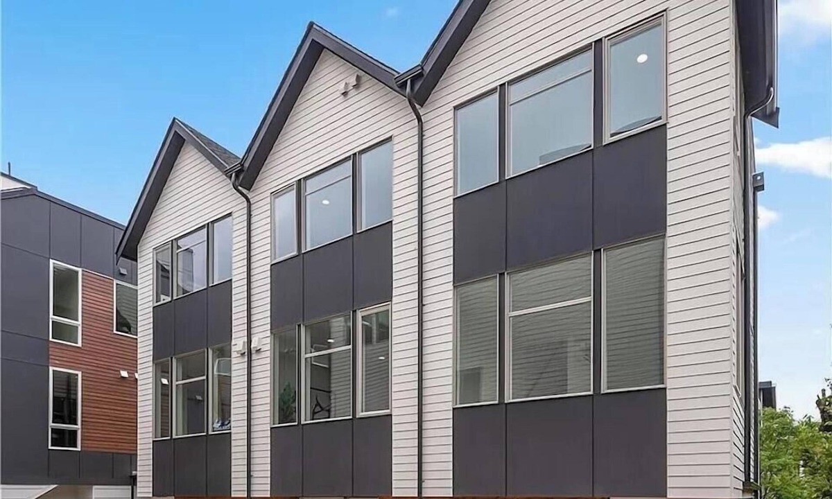 West Woodland House | Heart of Ballard: Modern, Pet-Friendly Townhome Walkable to Dining and Market!