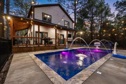 Pickens House | Heated Pool, MiniGolf, Hot Tub, FirePit, Sleeps 14