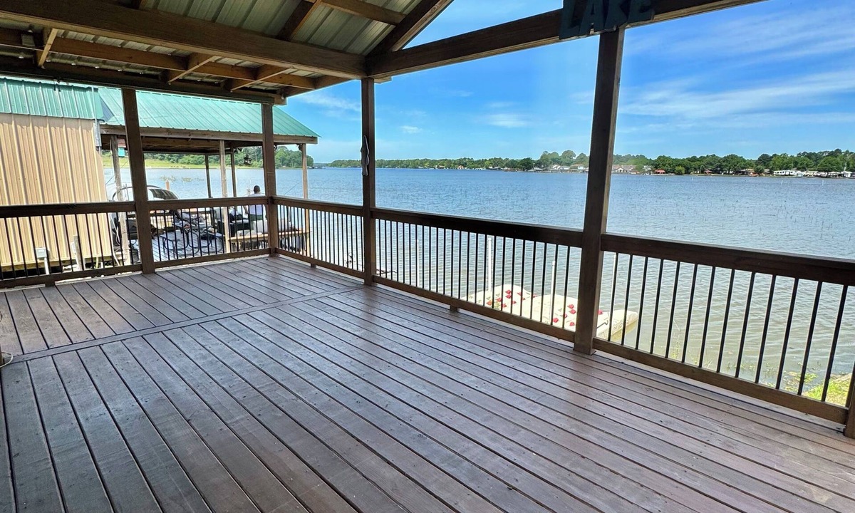 Willis House | Hide Away on Lake Conroe- Waterfront
