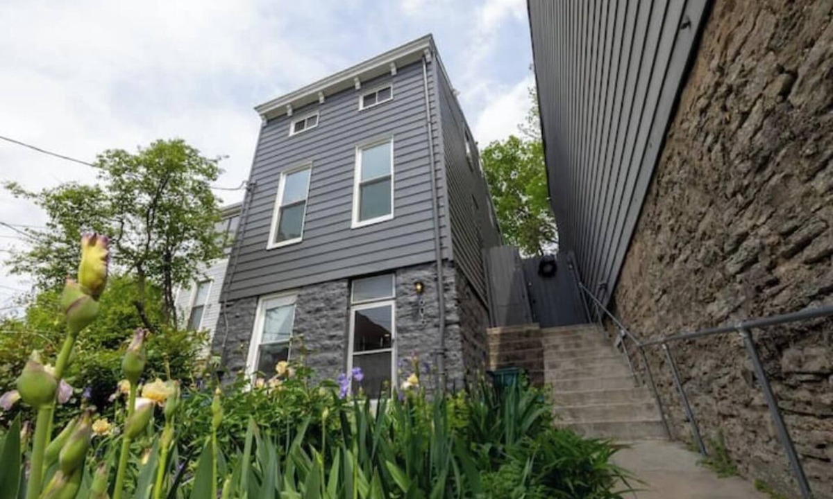CUF Apartment | Hillside Hideaway
