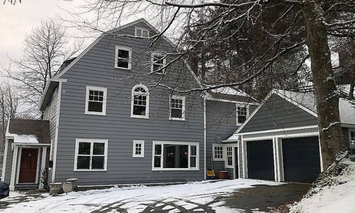 Downtown Juneau House | Historic 6 bedroom Home Downtown Juneau 526 Main Street