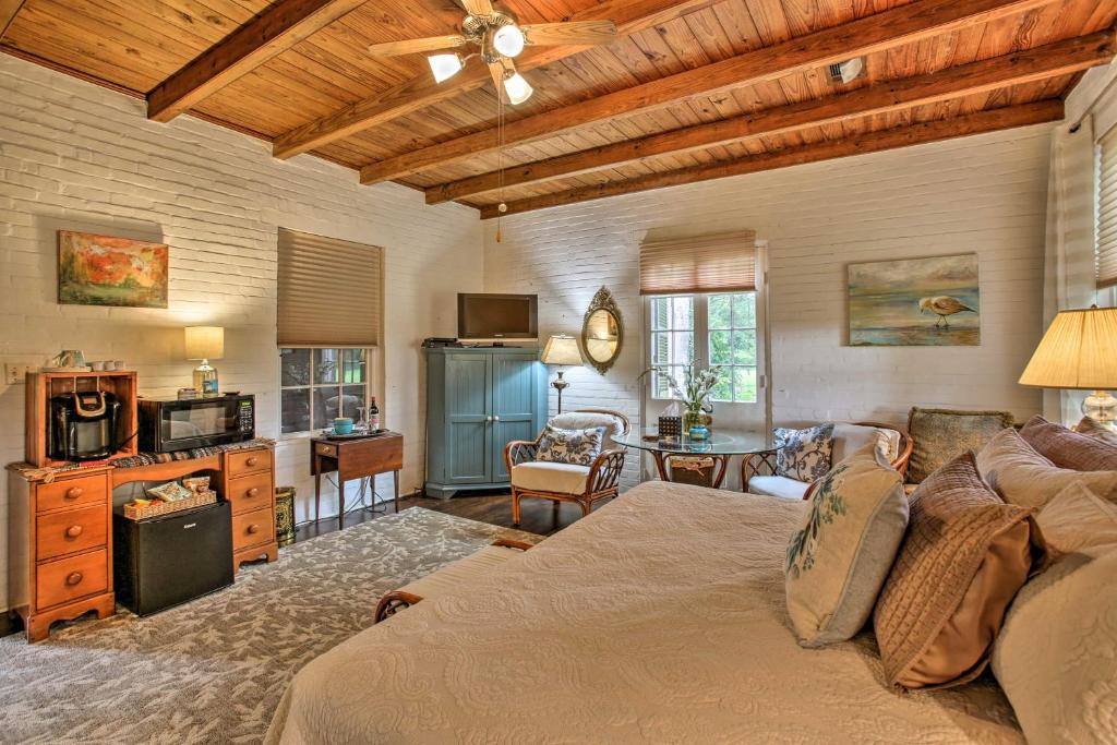 South Baton Rouge Apartment | Historic Baton Rouge Vacation Rental: 6 Mi to LSU!