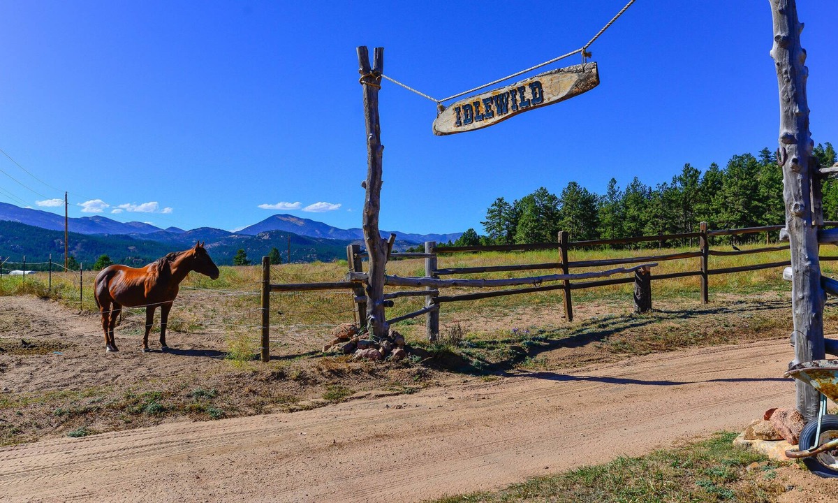 Florissant Cabin | Historic Mountain Retreat Backs To National Forest....