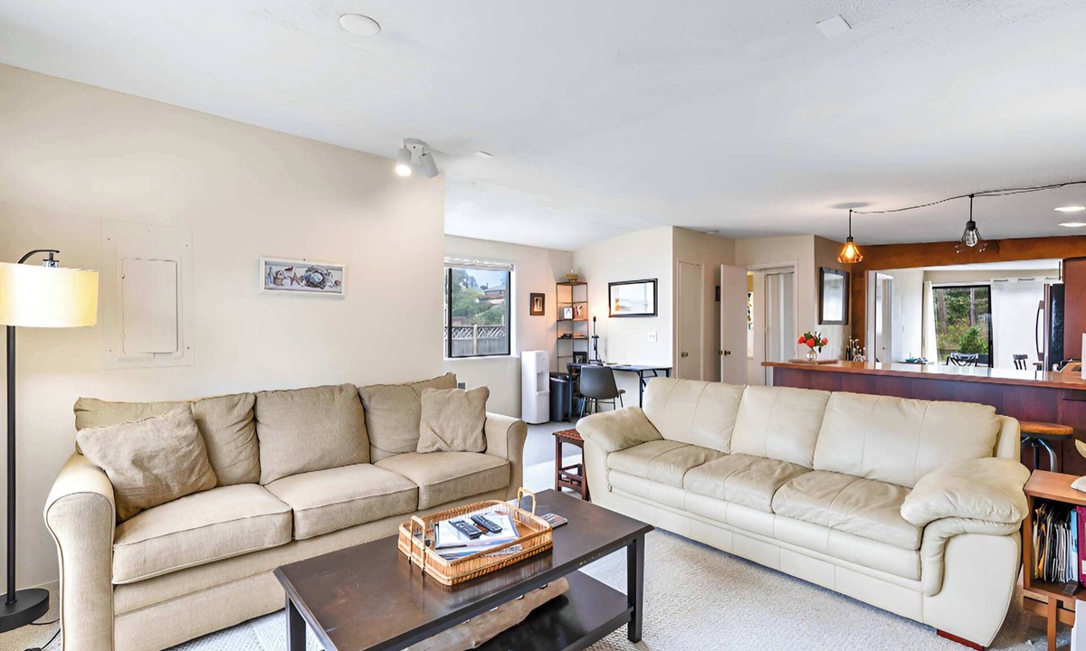 Birch Bay House | Home on creek near Birch Bay State Park