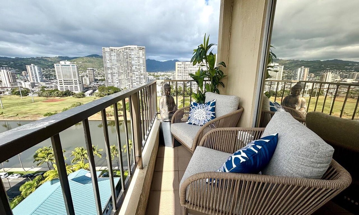 Waikiki Condo | Honu Hideaway Studio at Royal Garden | Lanai Oasis