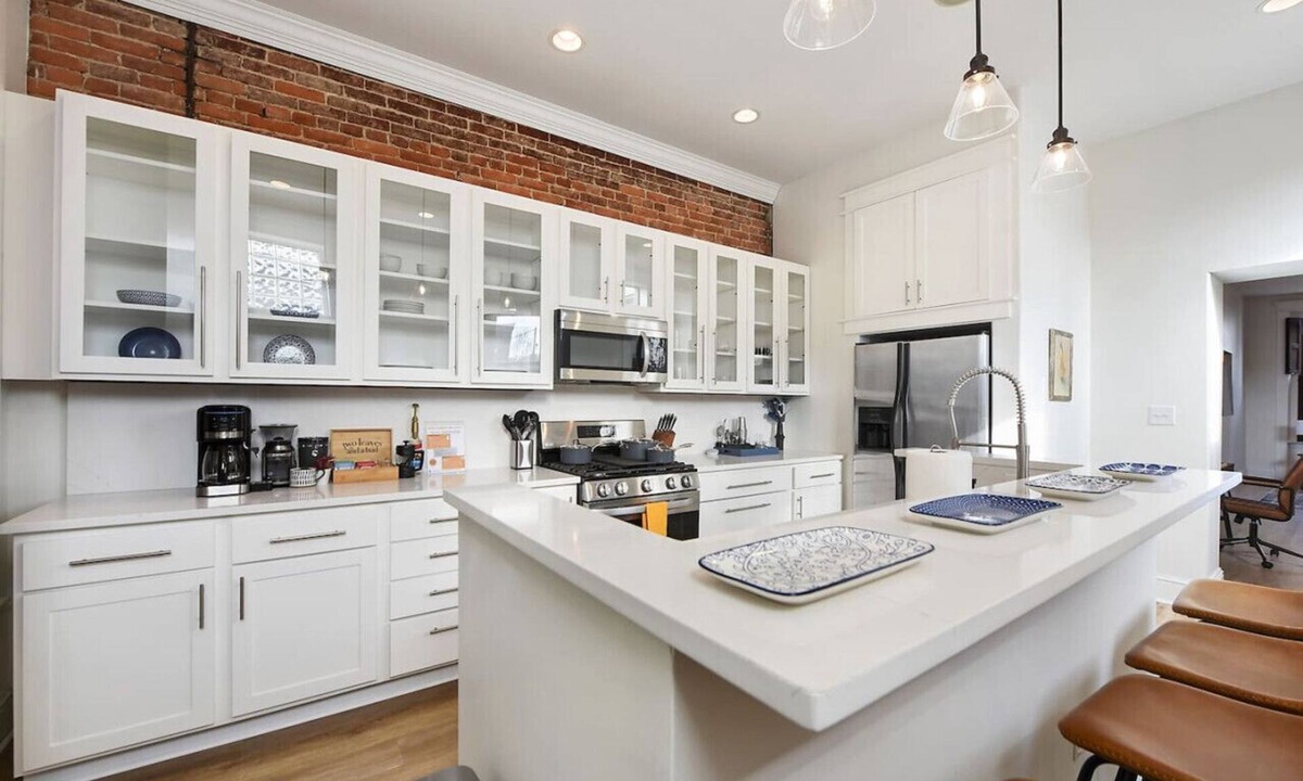 East Allegheny House | ★ HostWise Stays ★ Historic Victorian Charm, Parking, & Luxury Bath