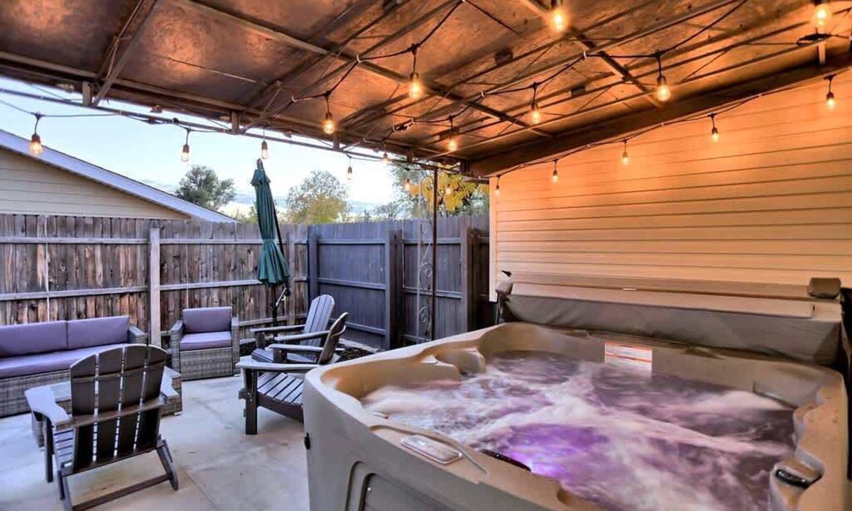 Lamar Heights Area House | Hot Tub and Pool Table in Large Arvada Home!