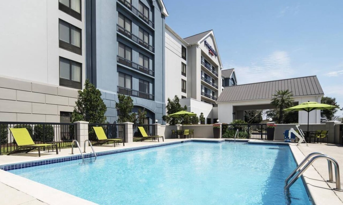 Southeast Houston Hotel | Houston Room Offering Microwave, Shuttle Service, Pool Area, Breakfast Included
