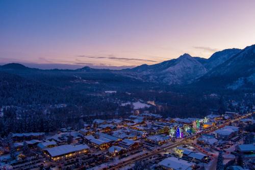 Downtown Leavenworth Resort | Icicle Village Resort