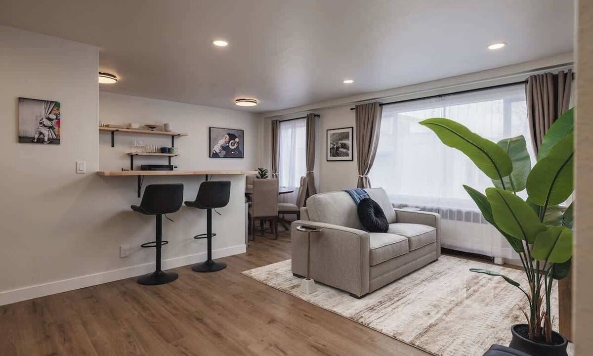 Downtown Anchorage Apartment | Inlet View Luxe -King Suite - Downtown Anchorage