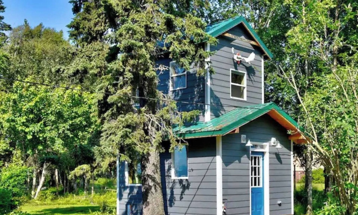 Salamatof House | Inlet View Tiny Home