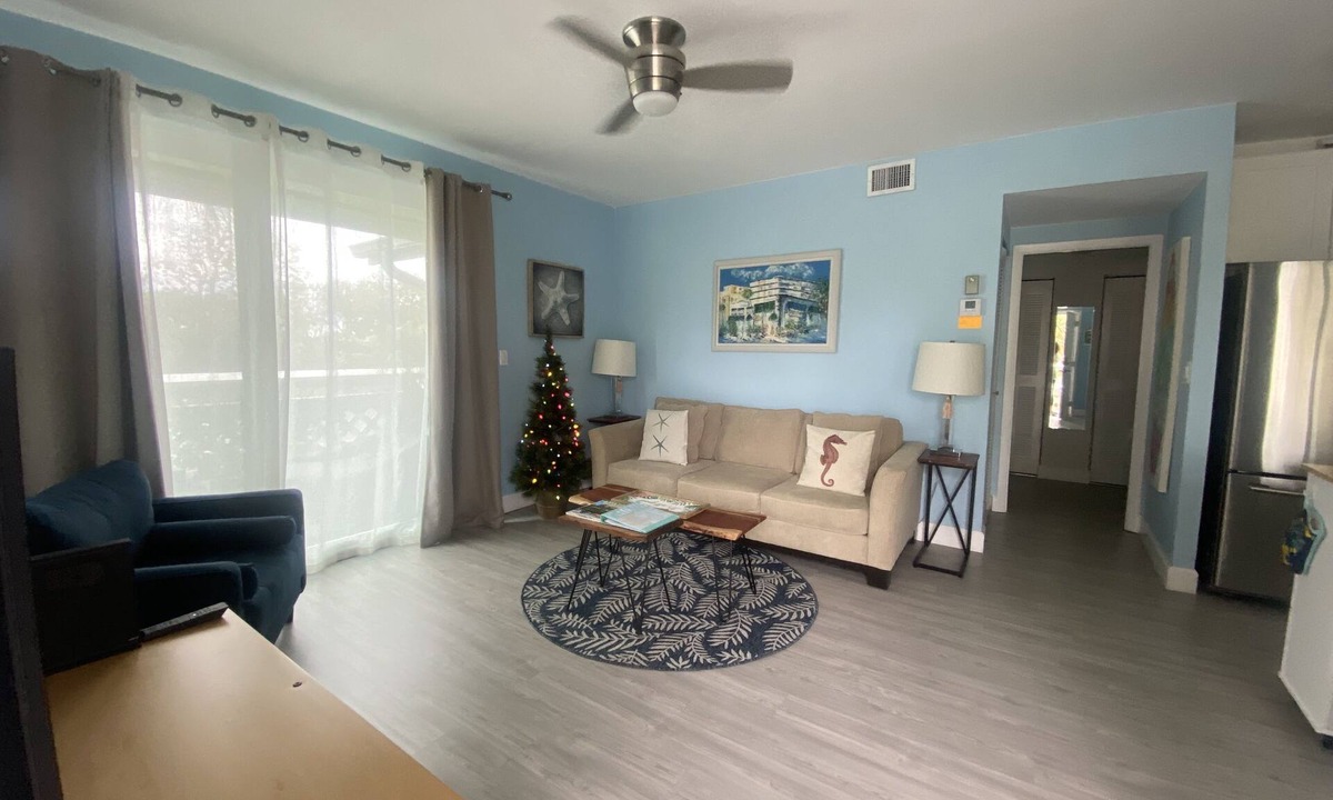 Jupiter Villa | Jupiter Bay couples singles friends getaway