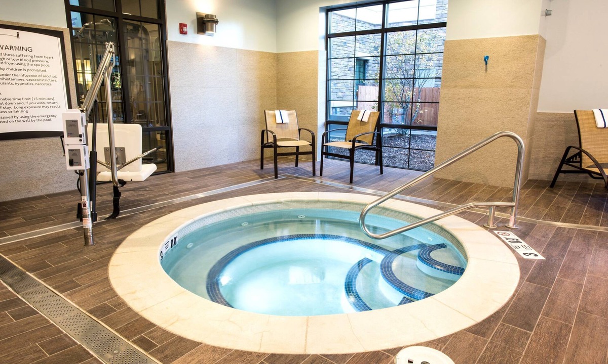 Newtonville Apartment | King Studio Suite w/Breakfast & Pool | Albany