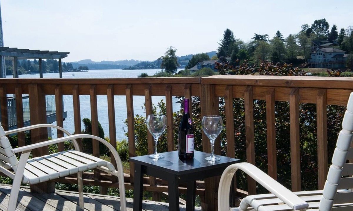 Otis House | Lake Point Hideaway