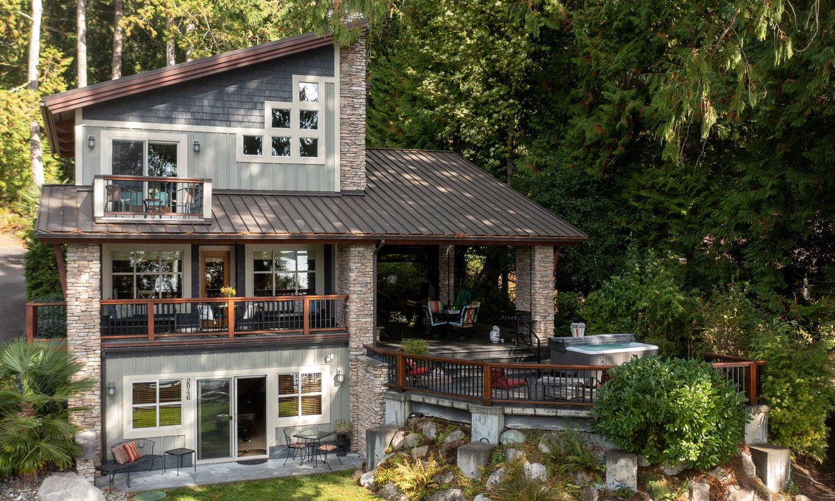 Bellingham House | Lake Whatcom Water Front/3 Acres/Kayak/Boards/Wood Fireplace