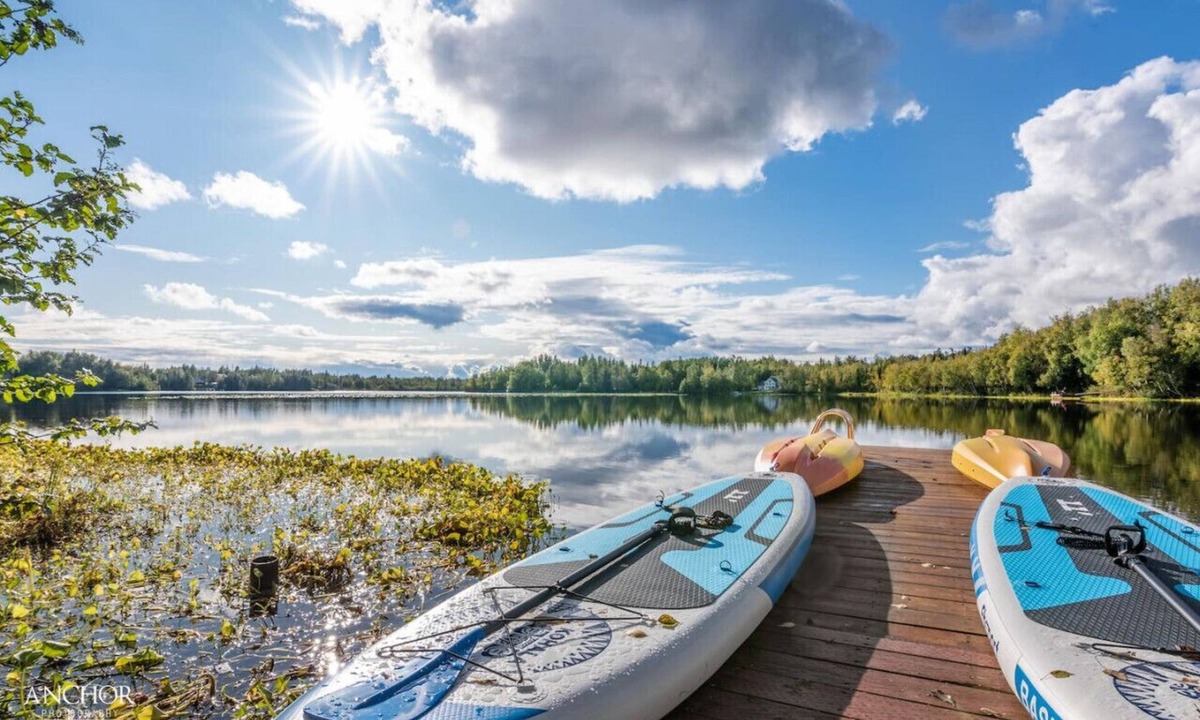 Palmer House | Lakefront, Firepit, Kayaks~Alaska Lake House Oasis