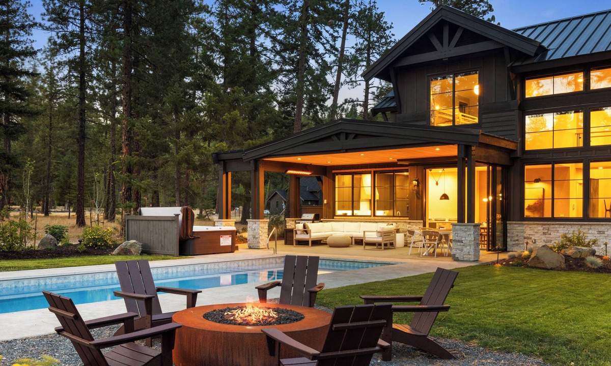 Cle Elum House | Lakefront Resort Home w/Private Pool, Hot Tub & Fire Pit - Sleeps 14