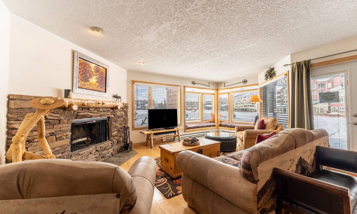 Lakeside Village Condo | Lakeside Village Condo w/Great Panoramic Lake Views, Steps from Activities