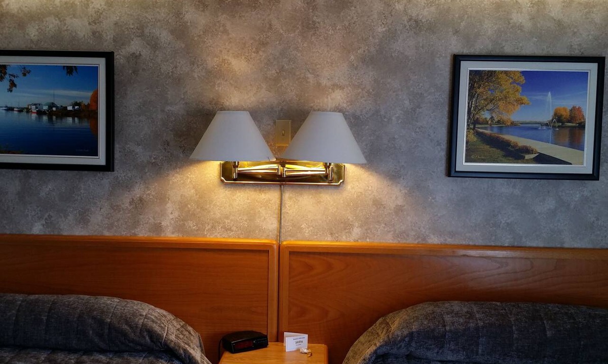 Blind River Hotel | Lakeview Inn