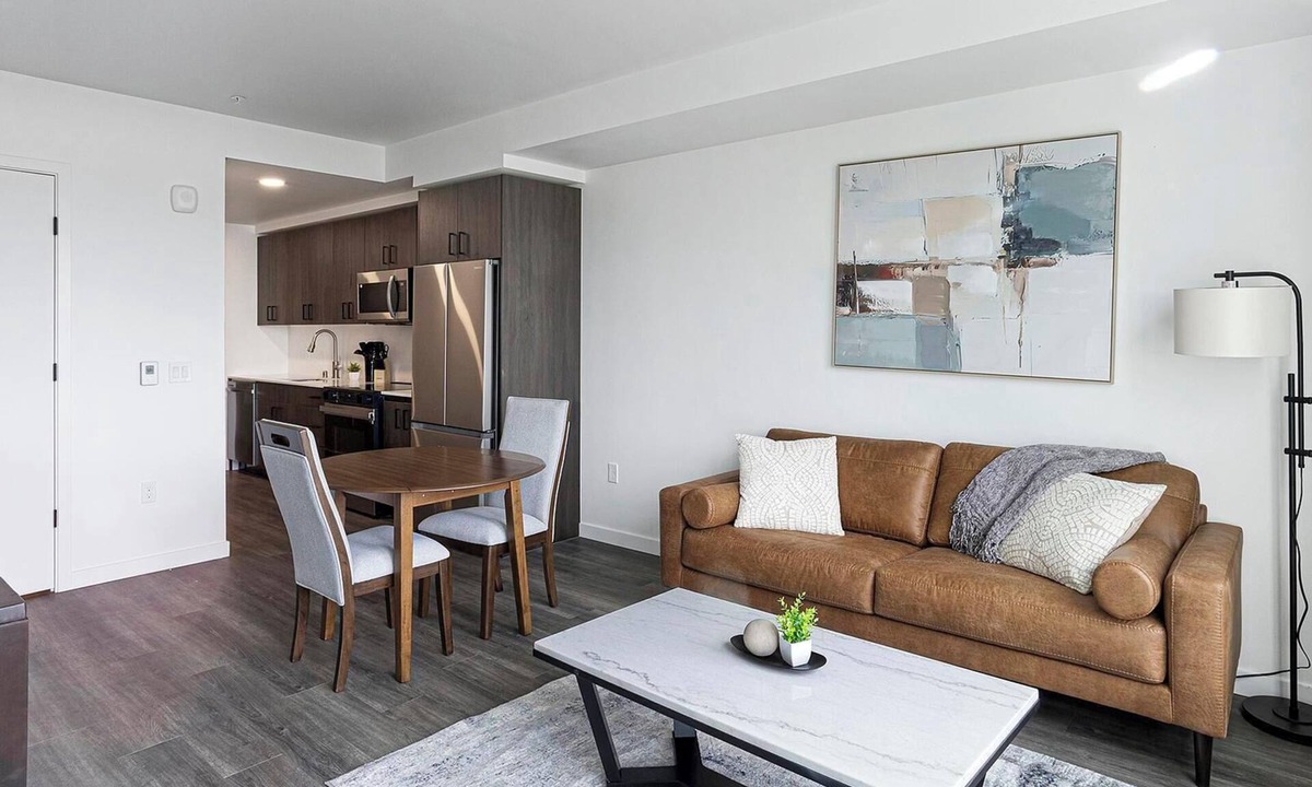 Crown Hill Apartment | Landing | Modern 1BD, Gym