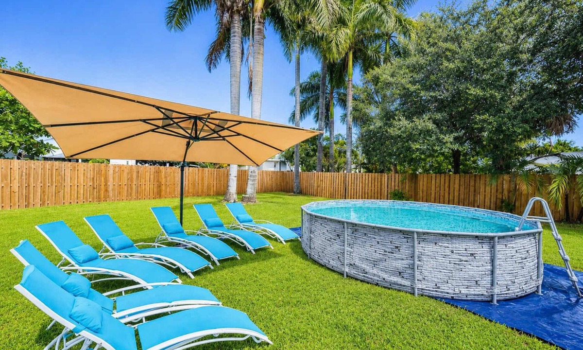 Edgewood House | Large Home with Pool | 5 Mins to Ft Lauderdale Port & Beach