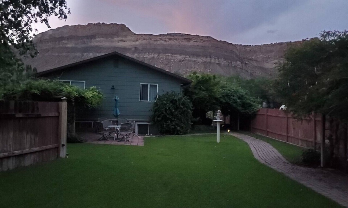 Palisade House | Large House alongside the River w/Beautiful Views & well-appointed interior.