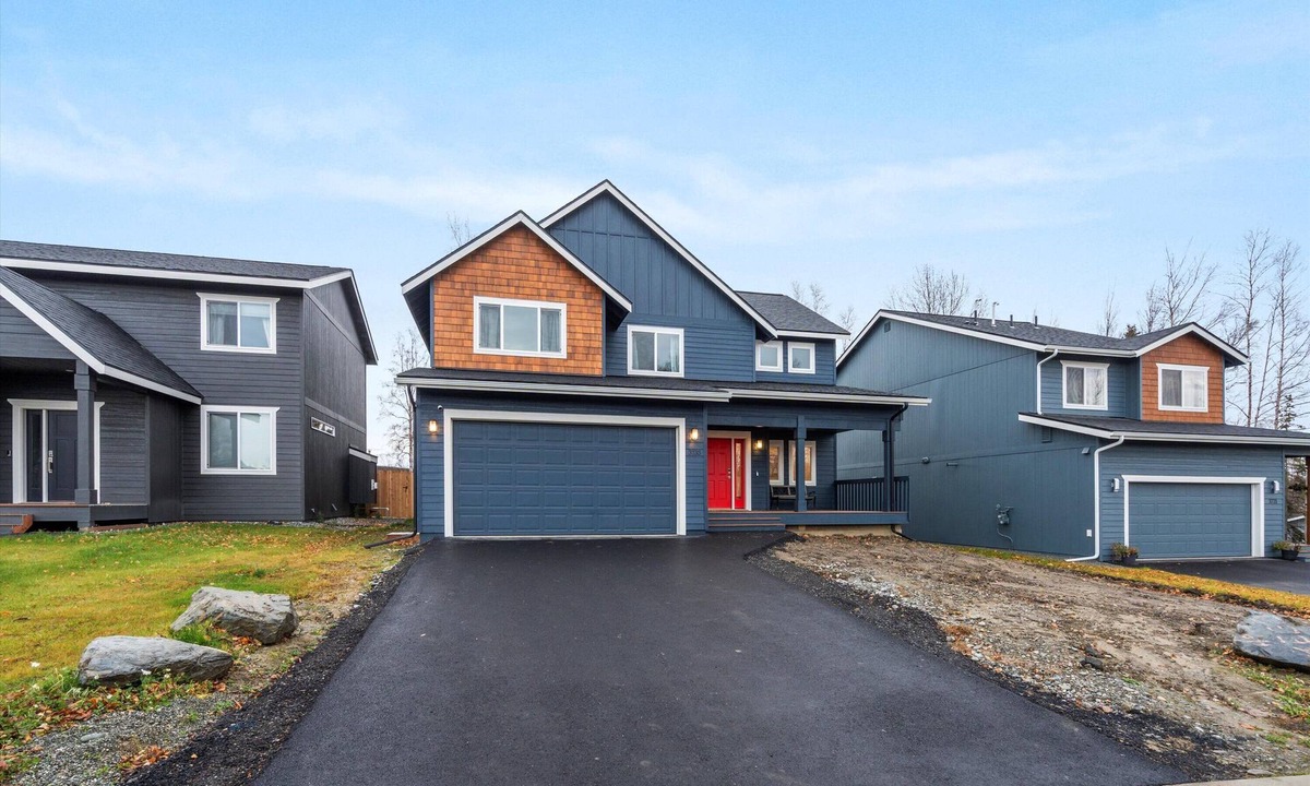 Bayshore - Klatt House | LE2: 4-bedroom 3,5 bathroom house in gorgeous Anchorage neighborhood